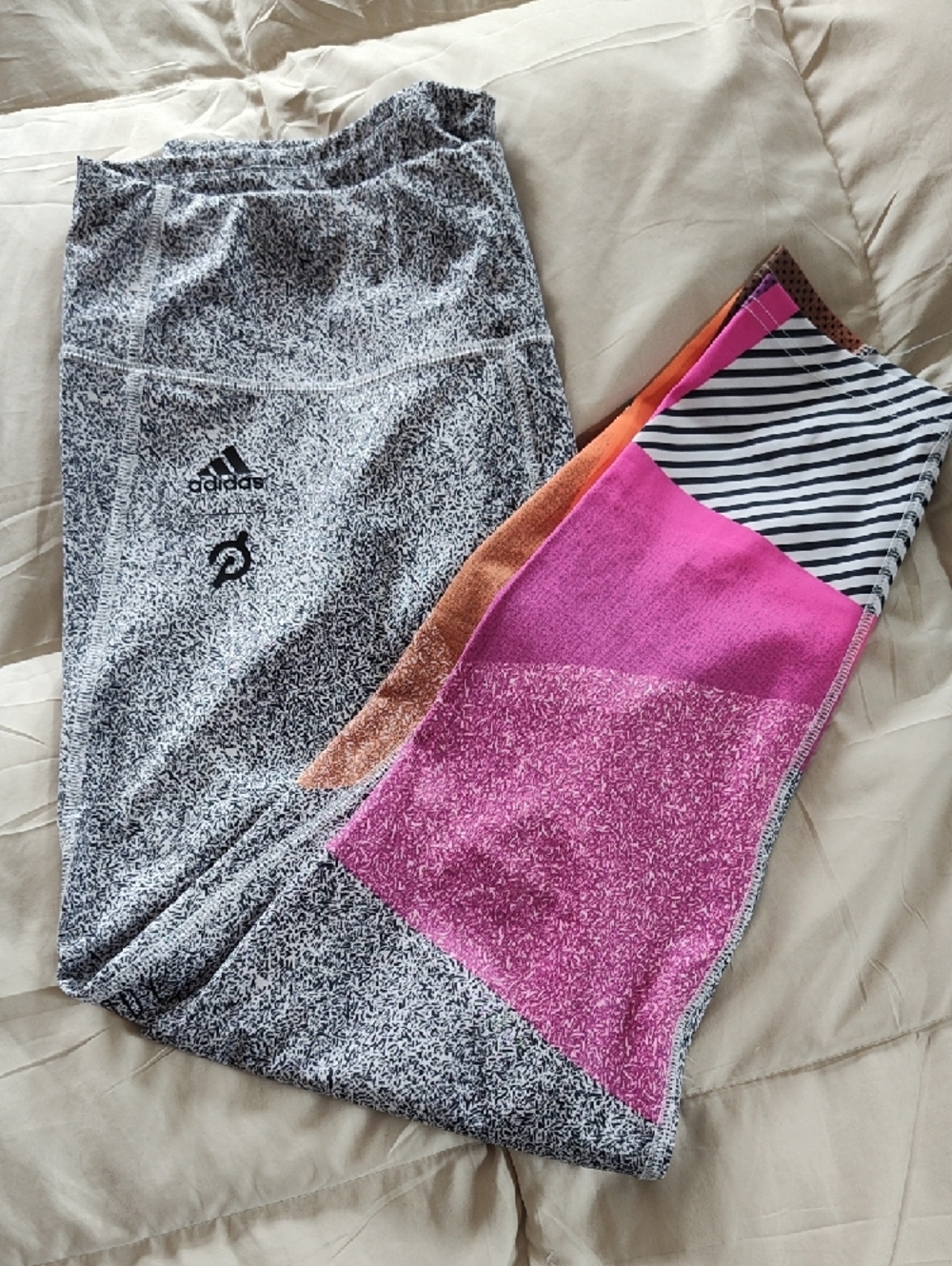 Adidas Peloton Gray Speckle Leggings with Orange and Pink Colorblock - Picture 4 of 4